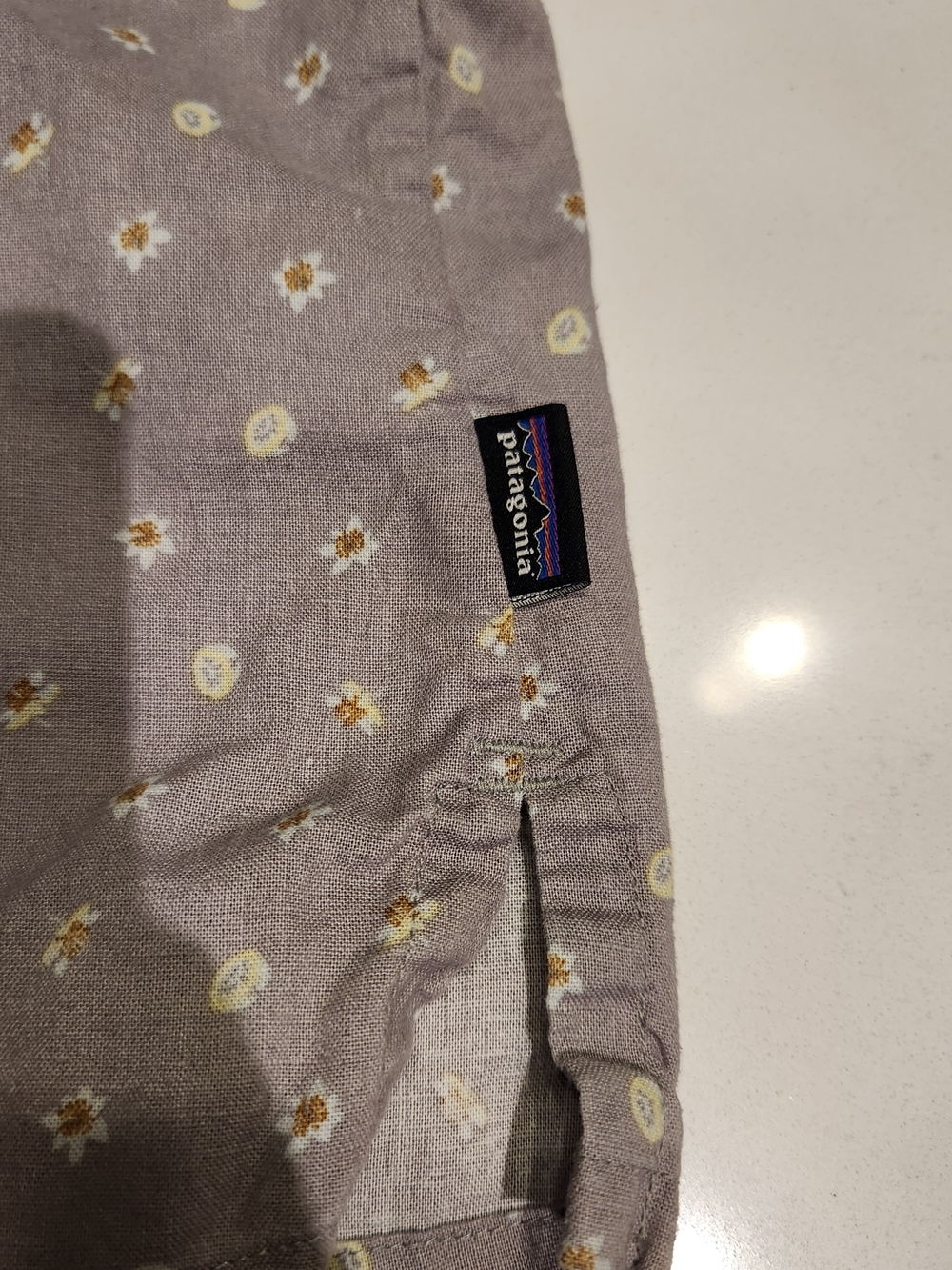Patagonia Men's Short Sleeve Shirt Gray with Floral Print Size M - Picture 3 of 4